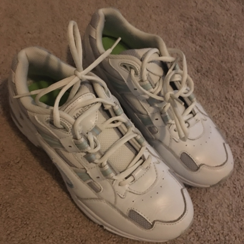 Vionic Tennis Shoes 9.5 Orthaheel
